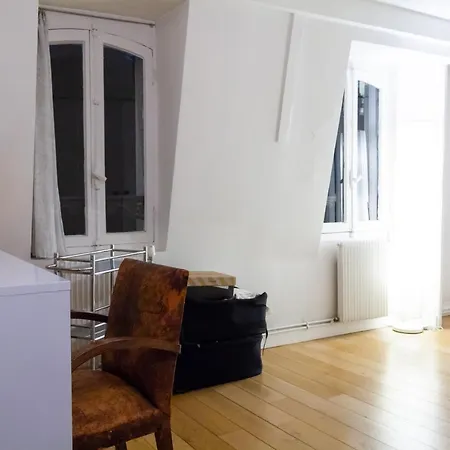 Appartamento Super Cozy In Front The Parc Monceau Parigi